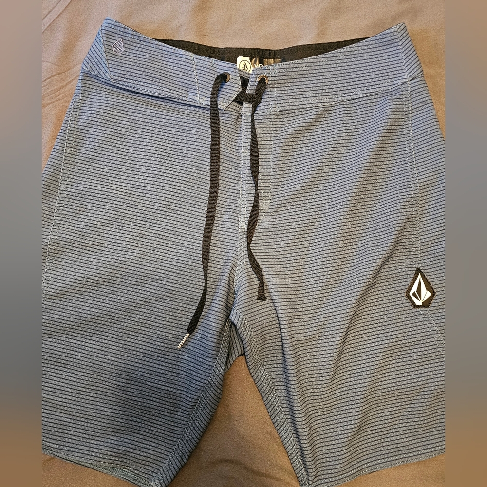 Volcom size 29 Boardshorts